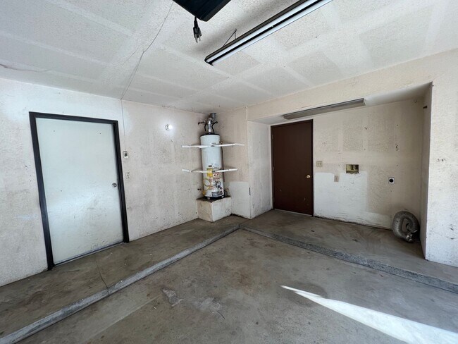 Building Photo - 8609 Lyn River Ct