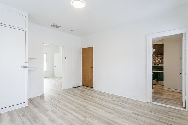 Building Photo - 26 Brockway Pl