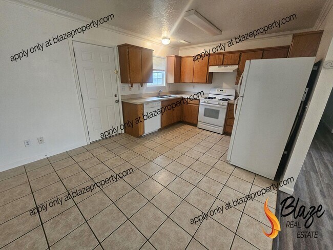 Building Photo - Corner Lot? Check! Dishwasher? Double Check! Your Awesome 3-Bed Home Awaits!