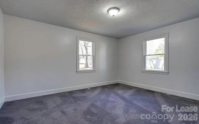Building Photo - 803 Katherine Ave