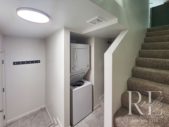 Building Photo - Remodel with Water View | 2BR Near Annapolis Foot Ferry