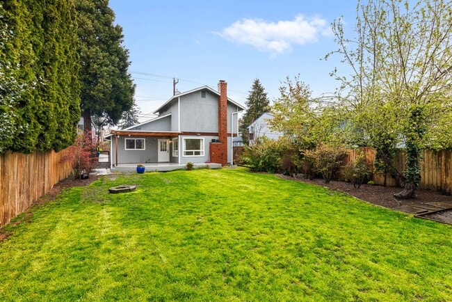 Building Photo - 923 N 100th St