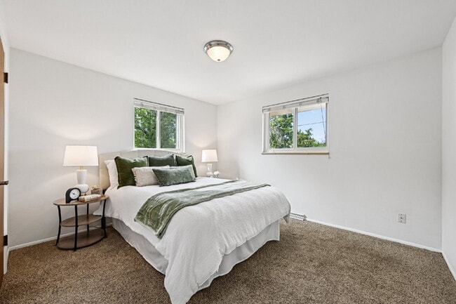 Building Photo - Welcome to this spacious 3+ bed, 2-bath bi-level home in Arvada - Available Now!