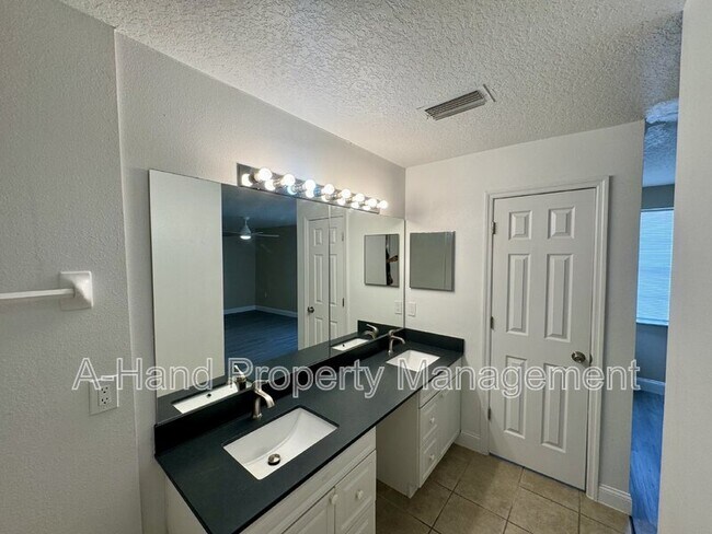 Building Photo - 522 Australian Way