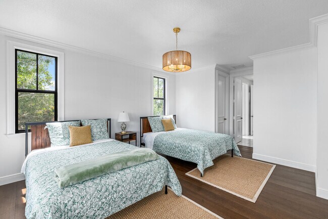 Building Photo - 14289 Equestrian Way