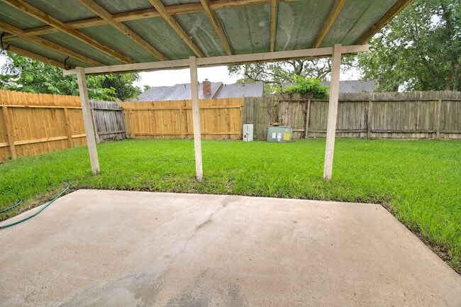 Building Photo - 2331 Stillmeadow Dr