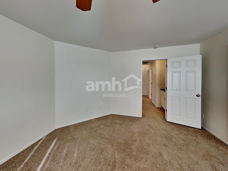 Building Photo - 4229 N Ranier