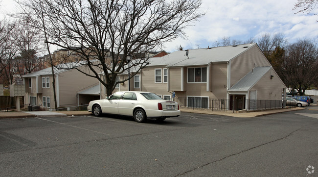 Primary Photo - Tysons Landing Apartments