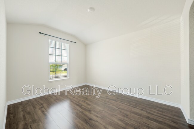 Building Photo - 213 Gravel Gray