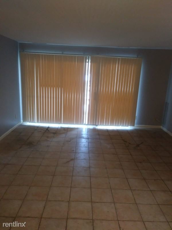 Building Photo - 10127 Prince Pl