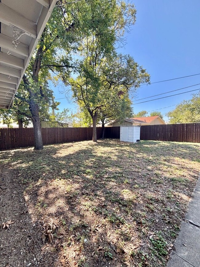 Building Photo - NOW AVAILABLE - Charming Home + Tons of Sp...