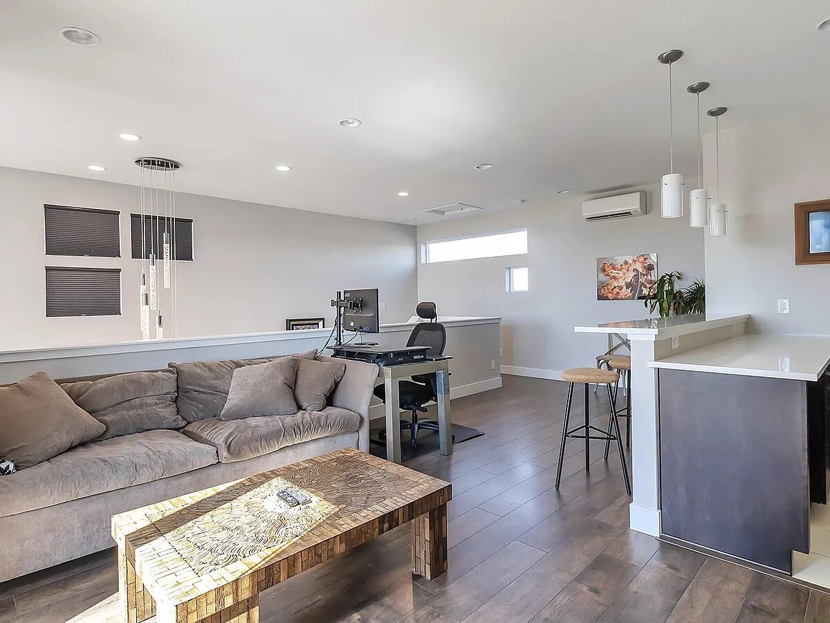 Building Photo - 1962 W 67th Pl