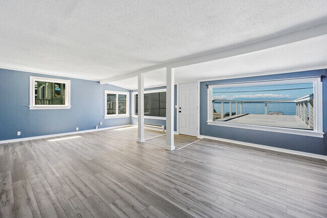 Building Photo - 1310 Alki Ave SW