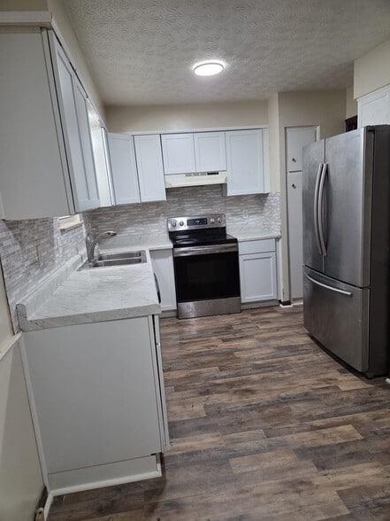 Building Photo - 812 Linworth Rd E