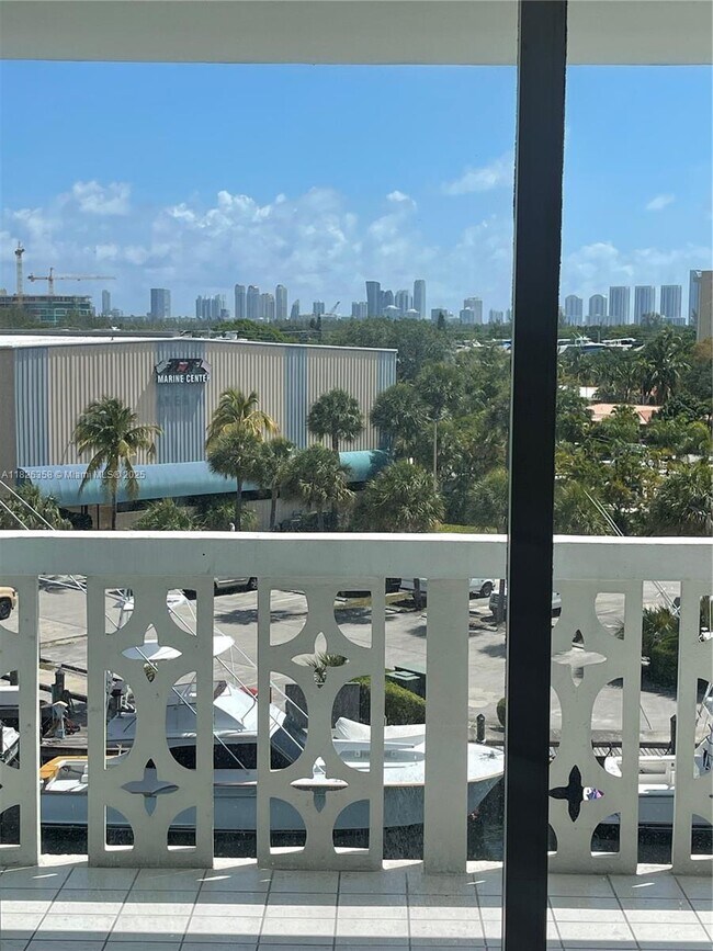 Building Photo - 13155 Ixora Ct