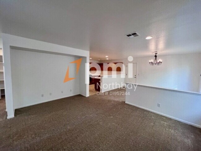 Building Photo - 3200 Puffin Cir
