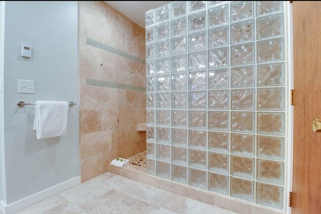 Building Photo - Fantastic 3-Bdr Home with Private Airport Access!