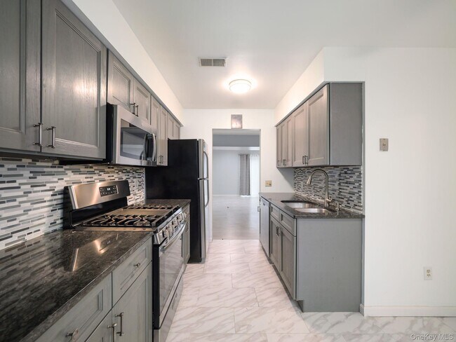 Building Photo - 276 Temple Hill Rd