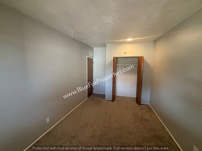 Building Photo - 3202 W Calle Fresa