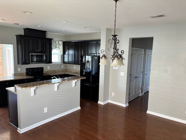 Building Photo - Great 4-Bedroom, 3-Bath
