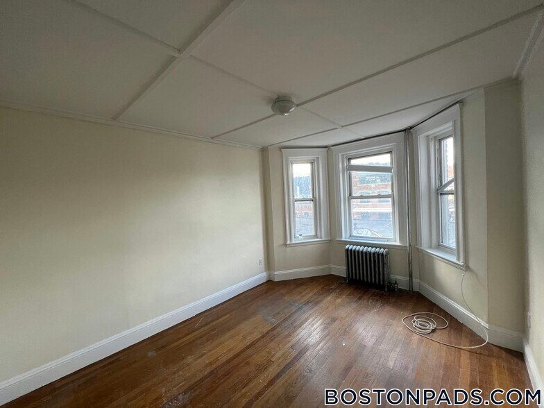 Building Photo - 1175 Boylston St
