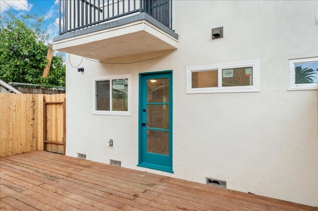 Building Photo - 1347 N Las Palmas Ave