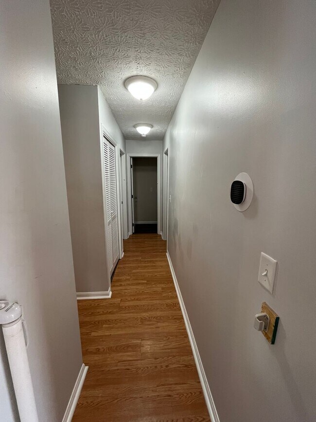 Building Photo - Fantastic 3 bedroom 2 bathroom single family home Johnstown