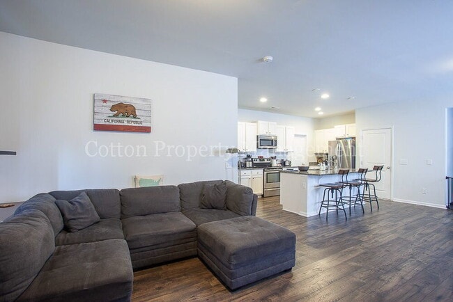 Building Photo - 142 Presley Ln