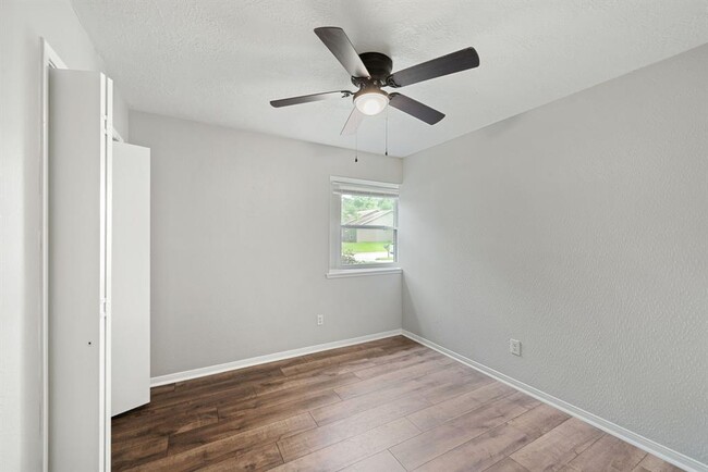 Building Photo - 801 Thornwood Dr