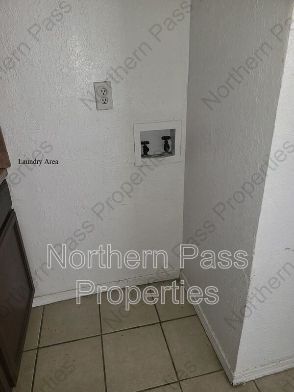 Building Photo - 4014 Lincoln Ave