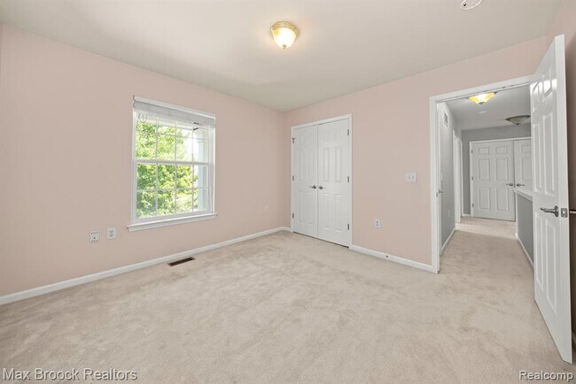 Building Photo - 29349 Douglas Dr