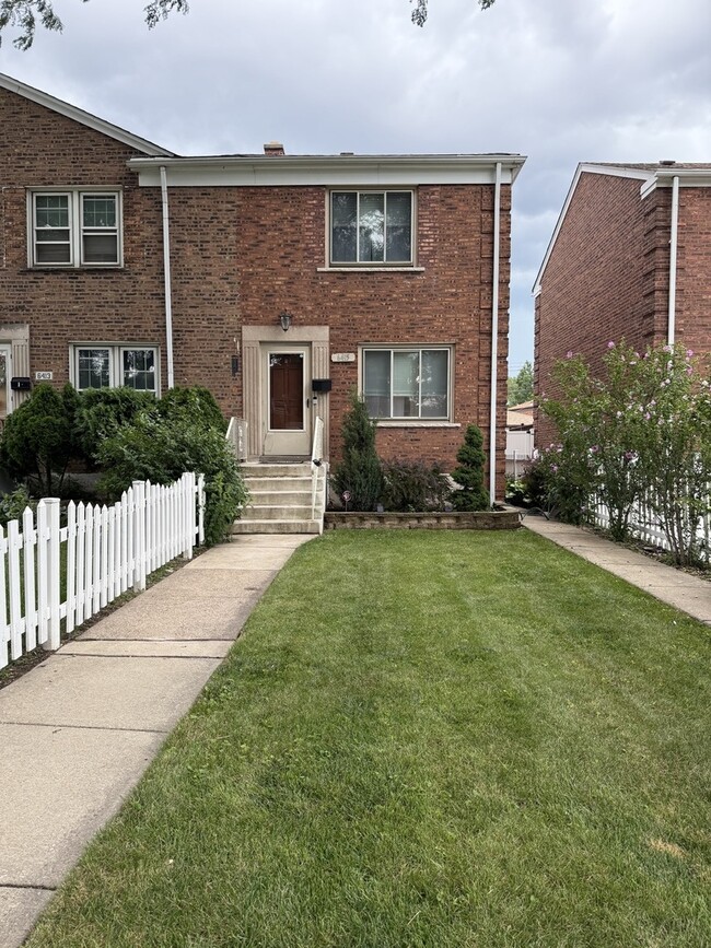 Building Photo - 6415 S Lorel Ave