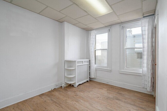 Building Photo - 2341 S Woodstock St