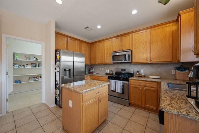 Building Photo - Charming 3-Bed in Avery Ranch | Park Views...