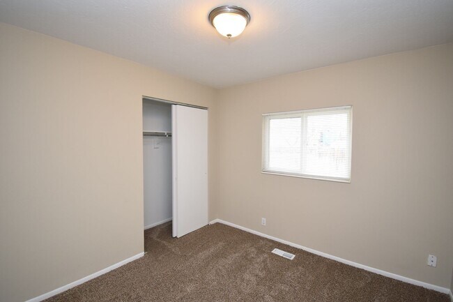 Building Photo - 5550 W 6600 S