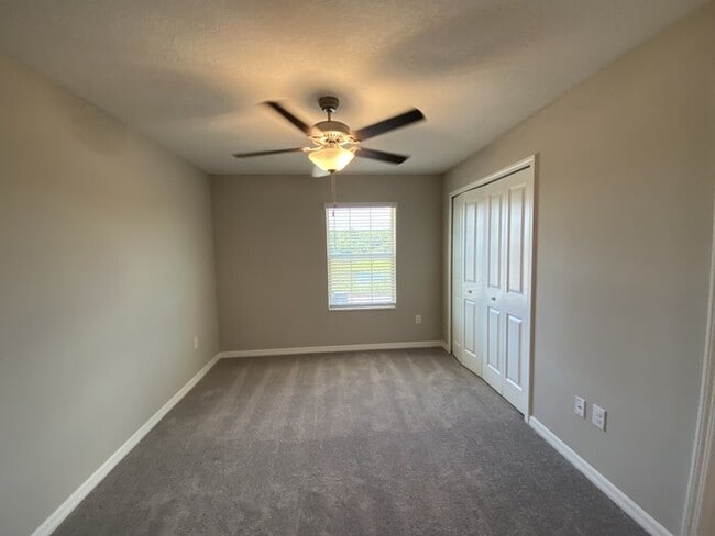 Building Photo - Coming Soon! End Unit 3/2.5 Townhome For R...