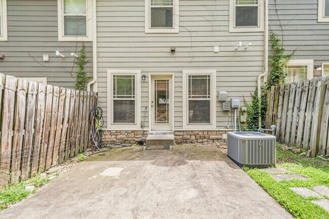 Building Photo - Awesome 3BE/2.5BA home in Bellevue!