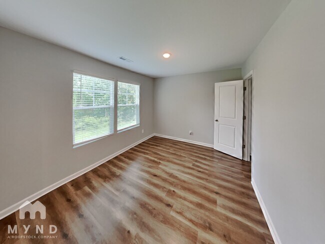 Building Photo - 482 Gray St