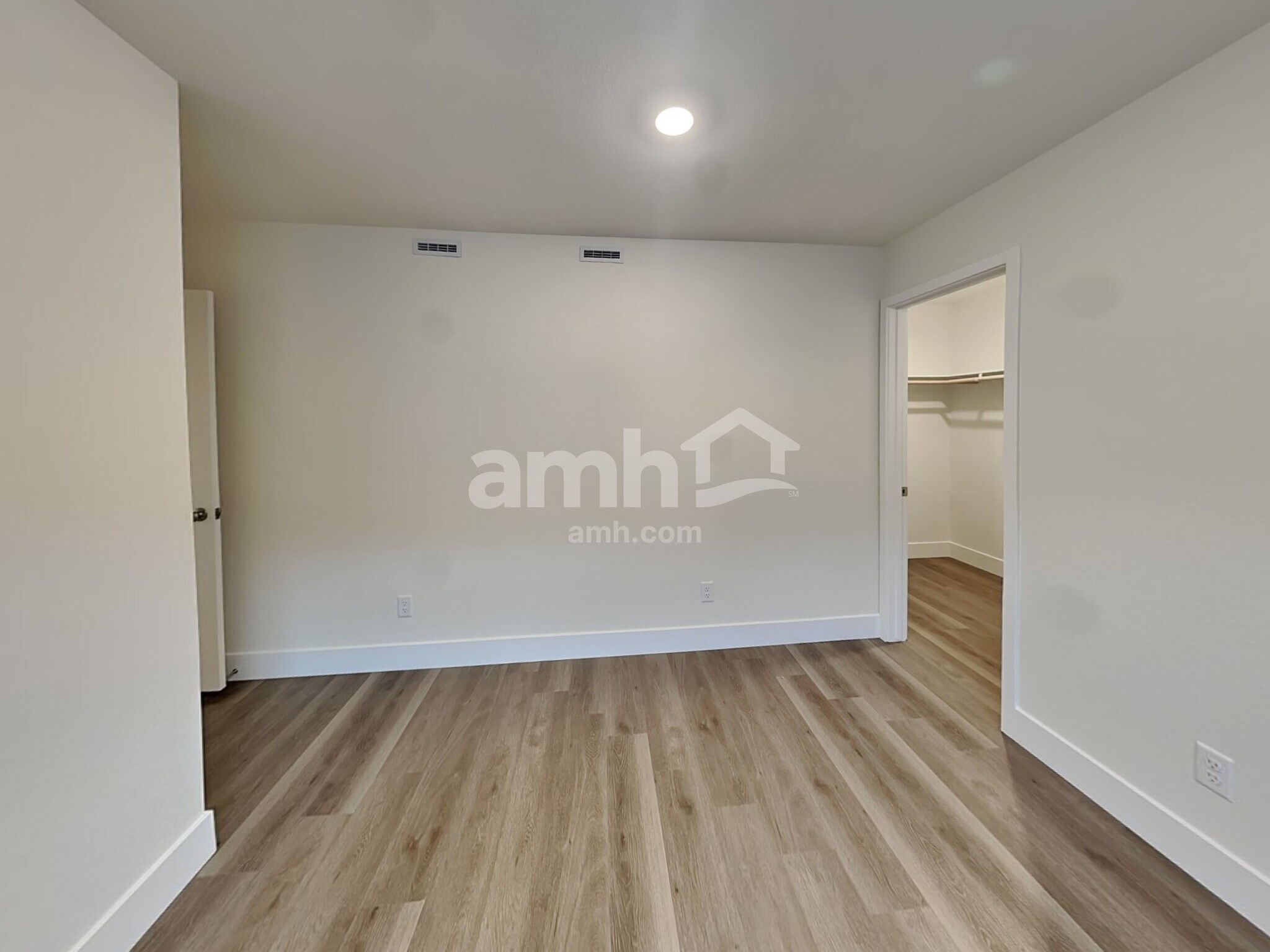 Building Photo - 8911 Dwarf Chin Ave