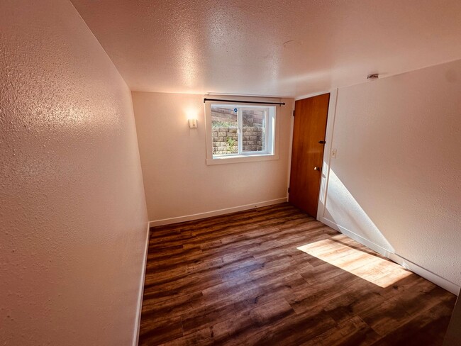 Building Photo - Charming 1-Bedroom in South Seattle
