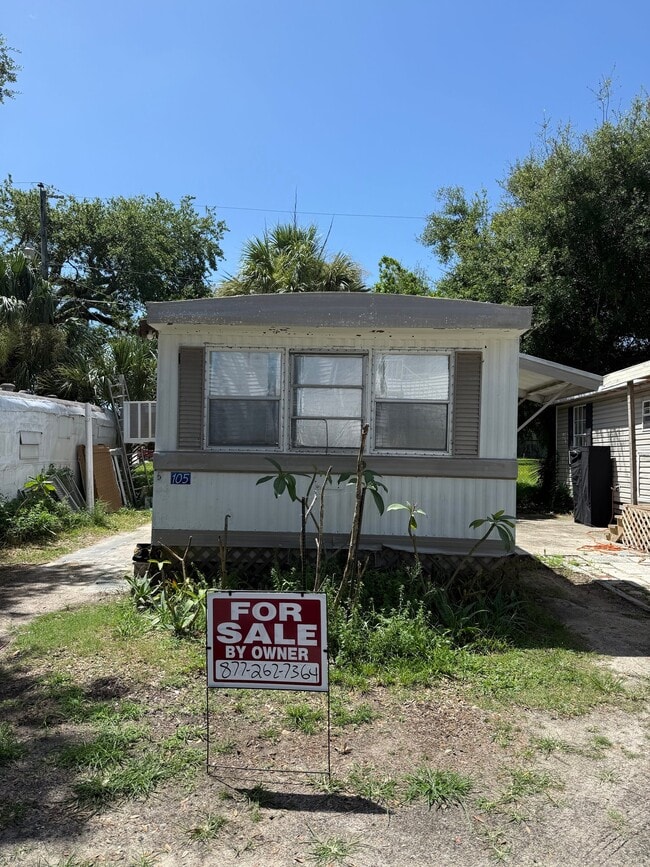 Building Photo - 622 N Beach St
