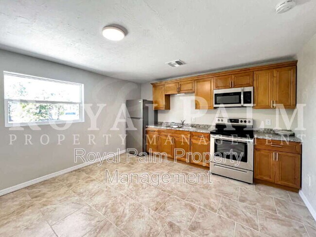 Building Photo - 15206 Stringfellow Rd