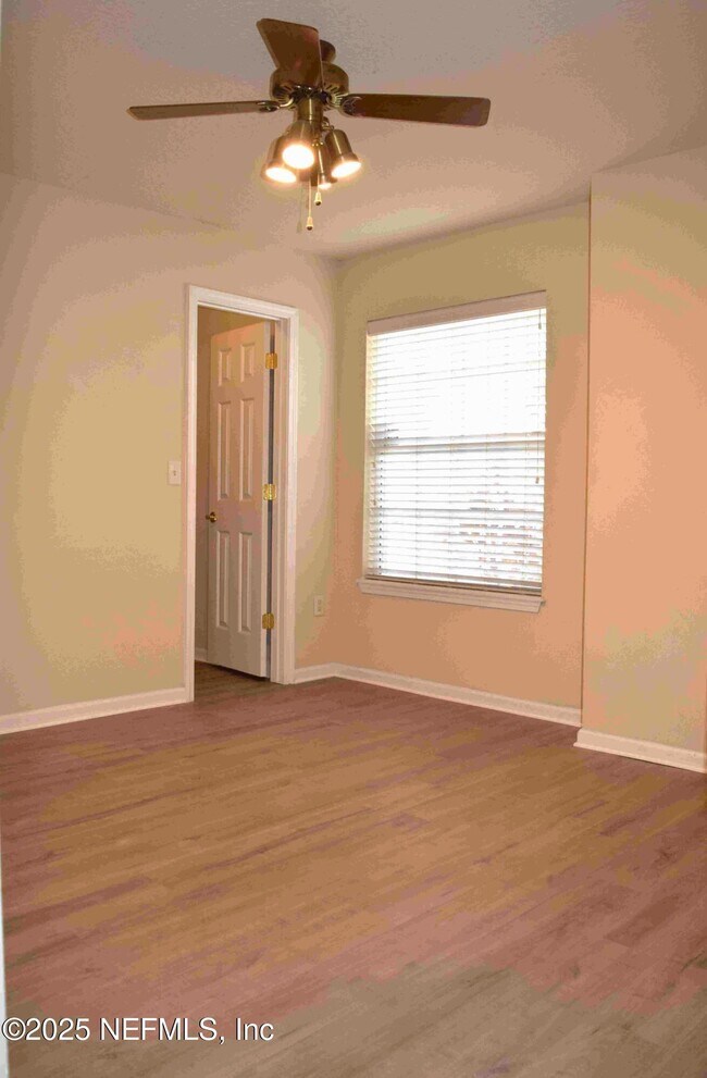 Building Photo - 9338 Prosperity Lake Dr