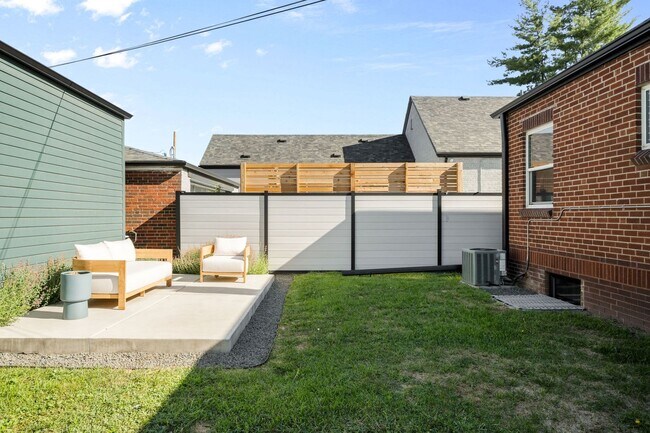 Building Photo - 3719 Wyandot St