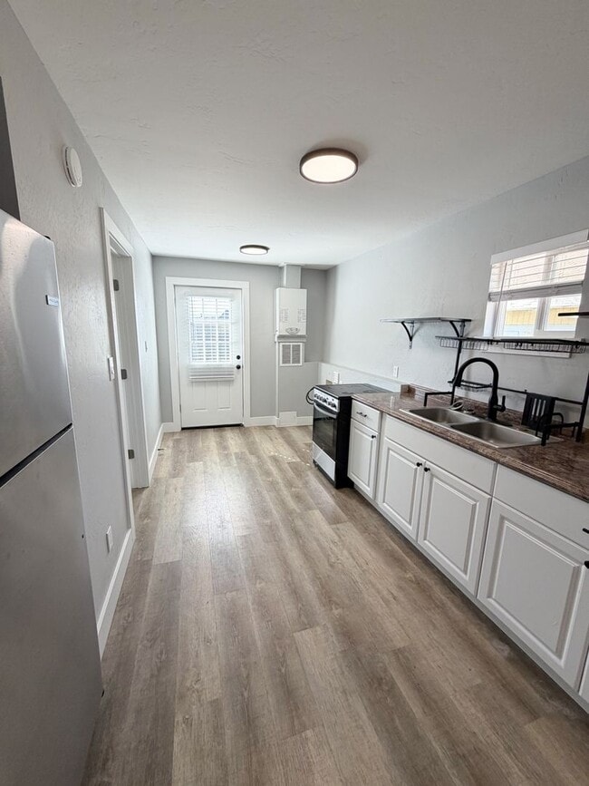 Building Photo - 2 Bedroom, 1 Bathroom Home