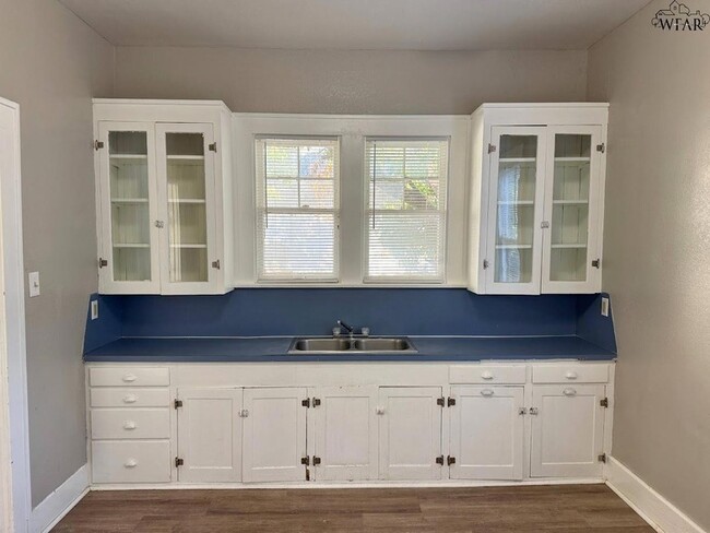 Building Photo - 1916 7th St