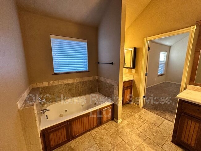 Building Photo - 1909 NE 32nd St