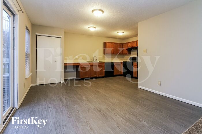 Building Photo - 1911 Dutch Elm Dr