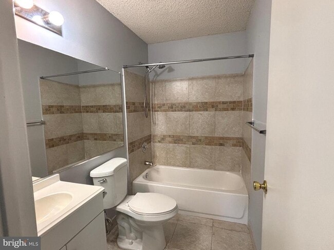Building Photo - 4317A Aberdeen Dr