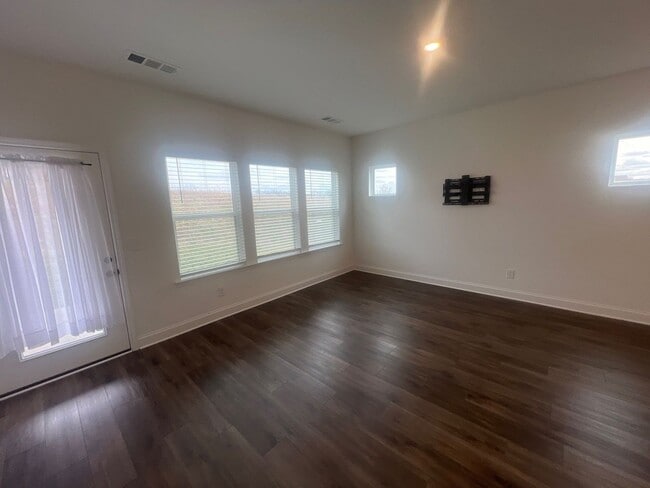 Building Photo - 312 Traywick Pl